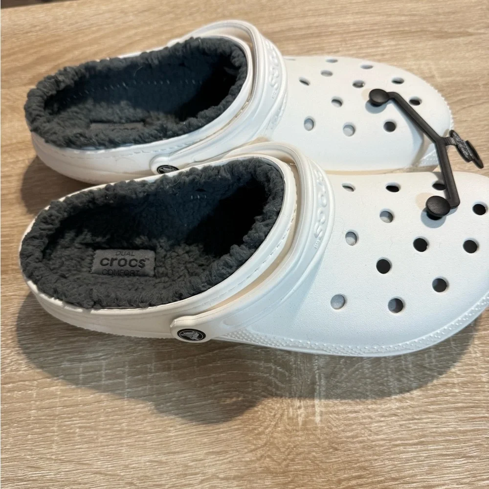 M10/W11 Crocs White Fleece-Lined Slip-On Clog